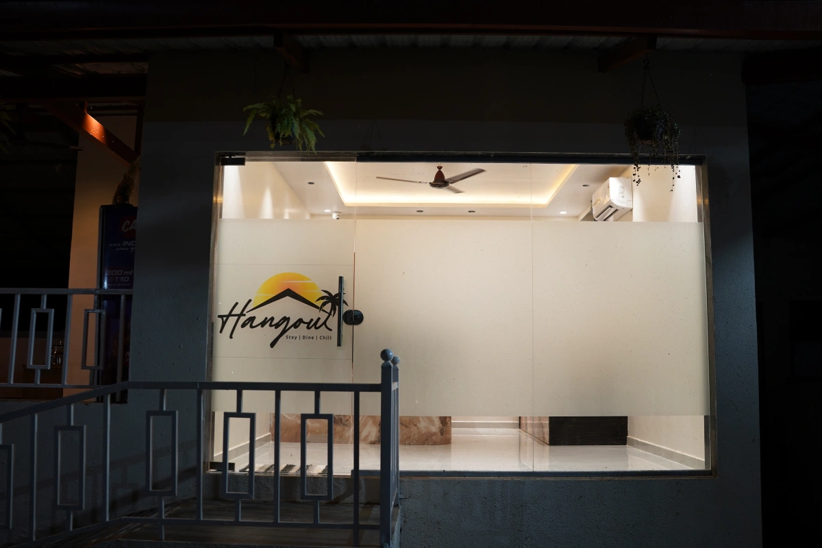 Hangout At Neral Lobby