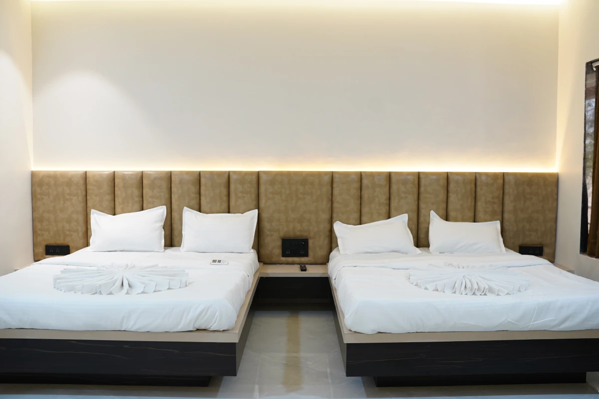 Hangout At Neral Premium Room