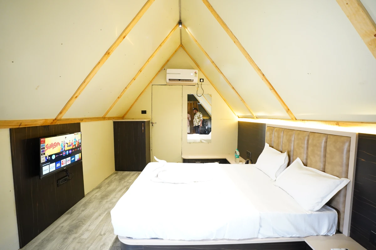 Hangout At Neral Tent Room