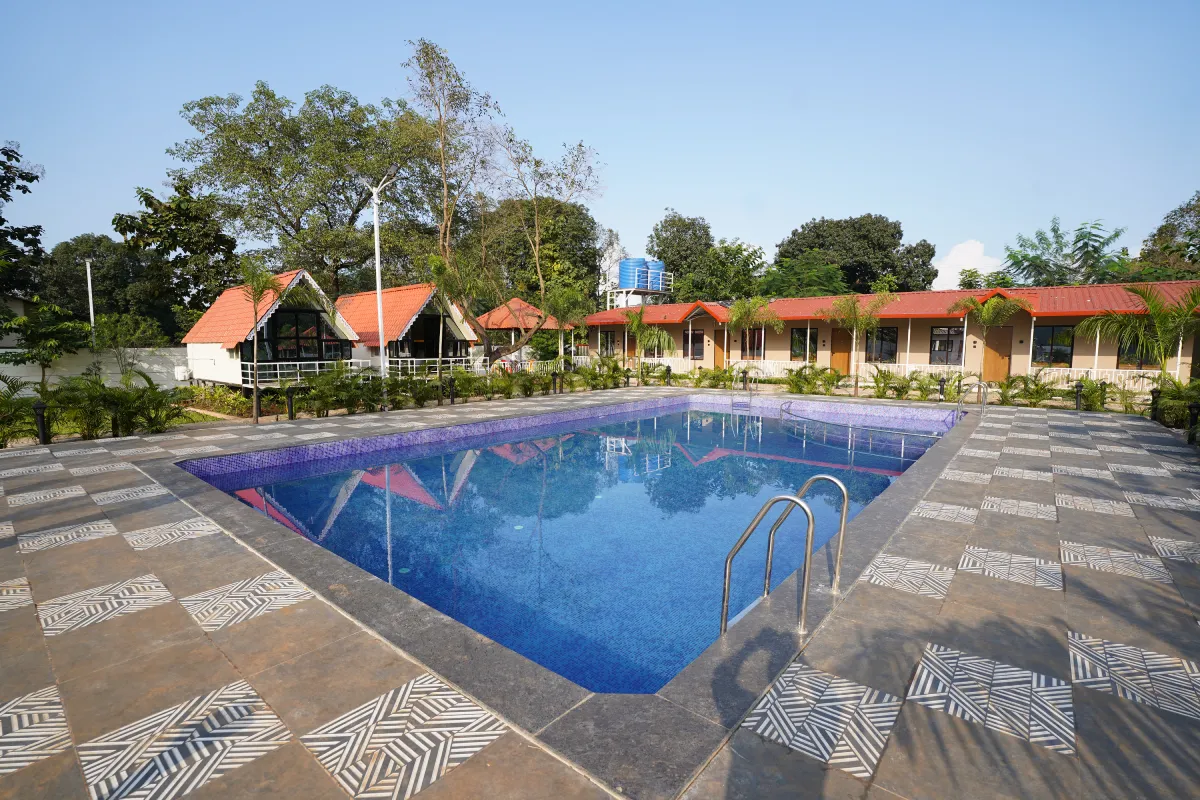 Hangout At Neral Swimming Pool