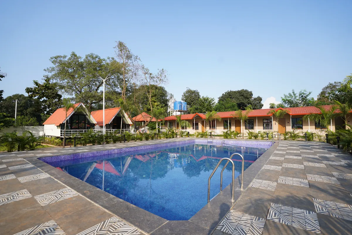 Hangout At Neral Swimming Pool