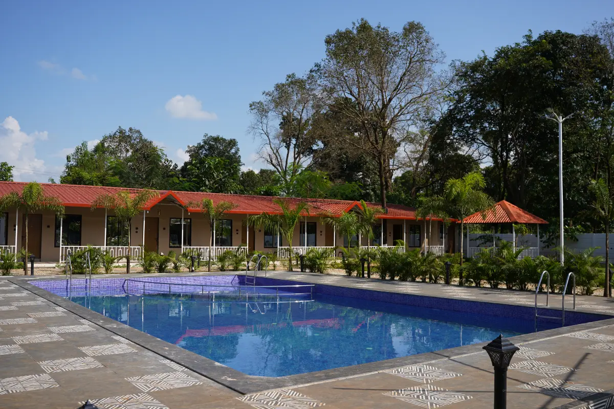 Hangout At Neral Swimming Pool